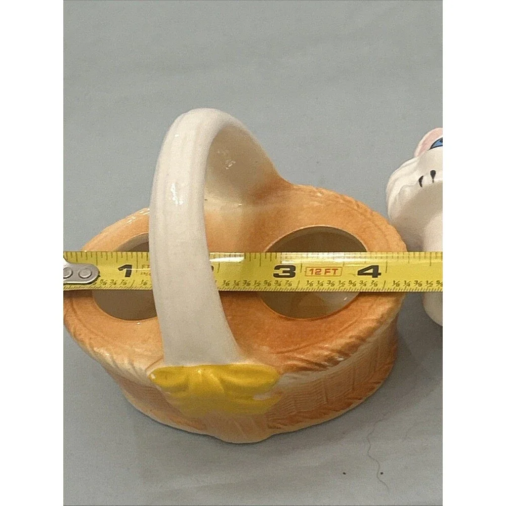 Vintage Ceramic White Cats in Basket Salt Pepper Shaker Set Japan